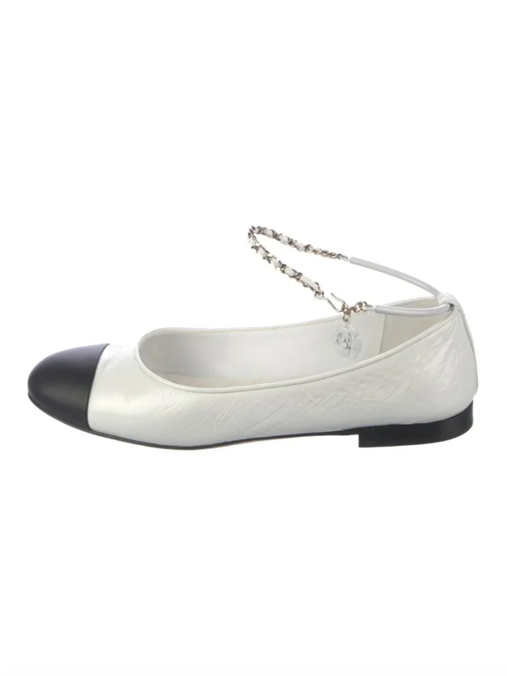 CHANEL White Crinkled Leather Flats with Black Patent Cap-Toe and Gold Chain